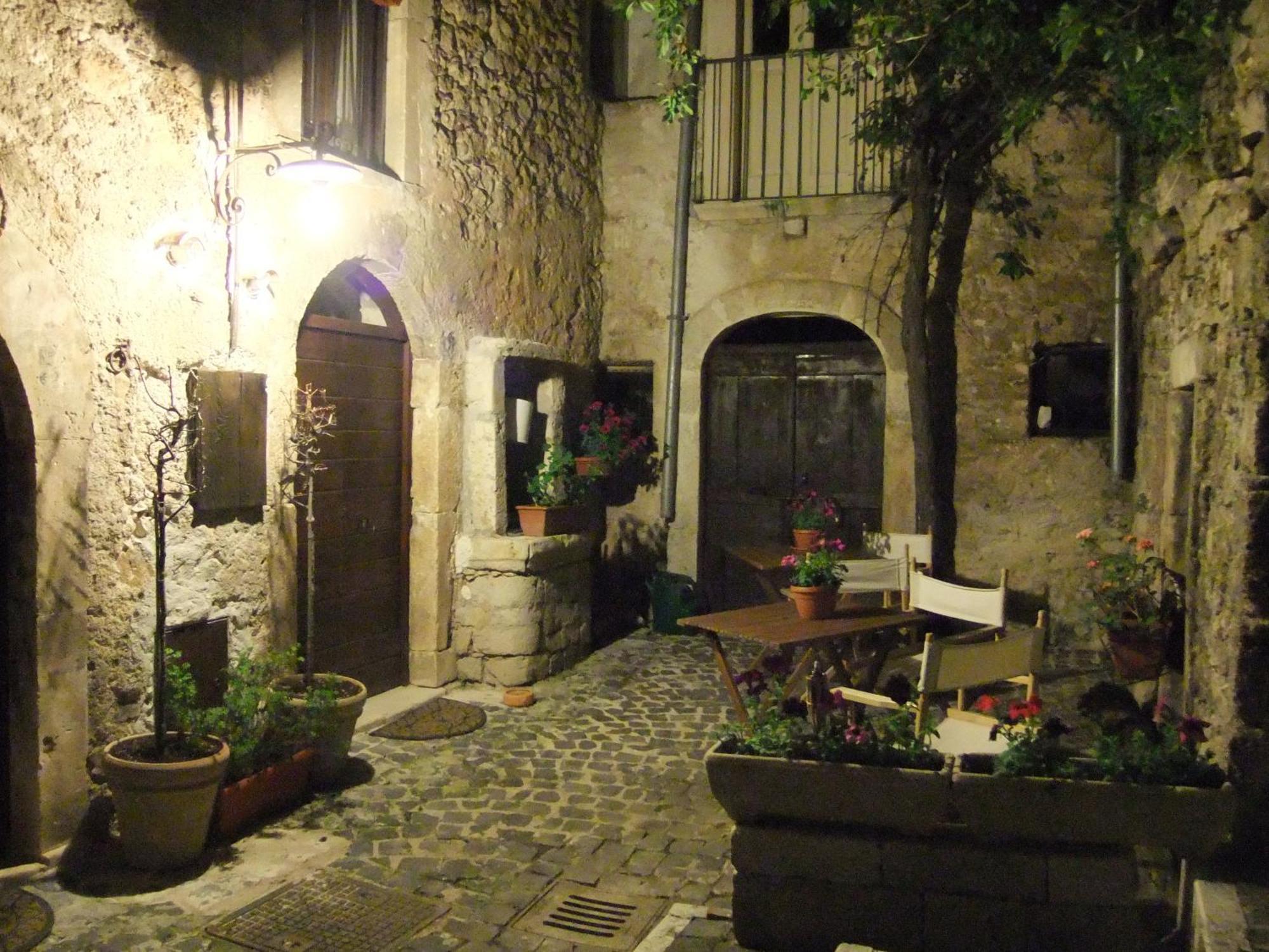 Residenza La Torre Aparthotel Santo Stefano Di Sessanio Exteriör bild