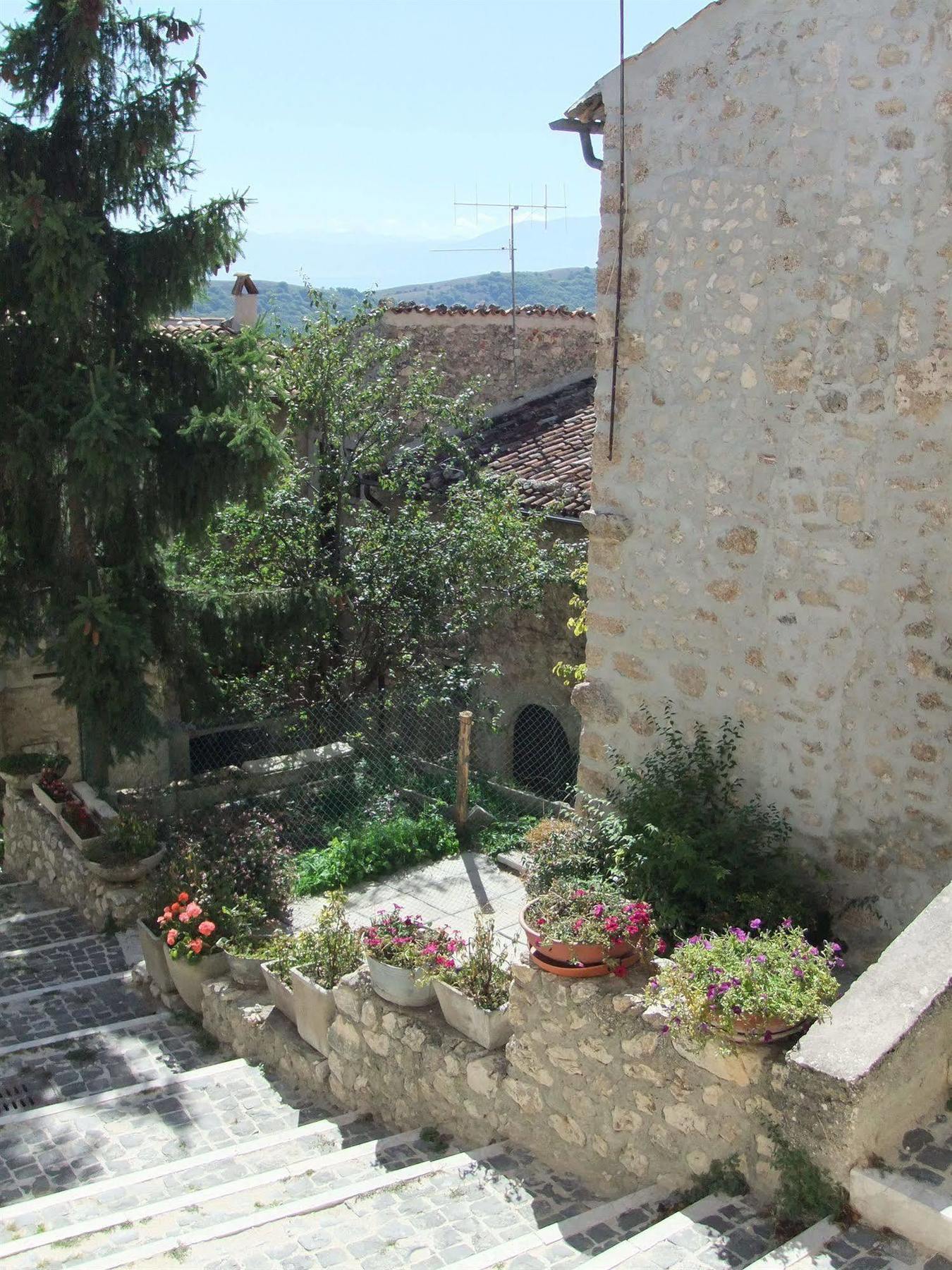 Residenza La Torre Aparthotel Santo Stefano Di Sessanio Exteriör bild