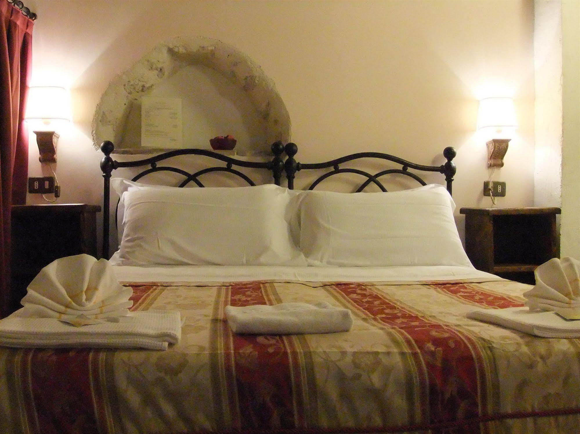 Residenza La Torre Aparthotel Santo Stefano Di Sessanio Exteriör bild
