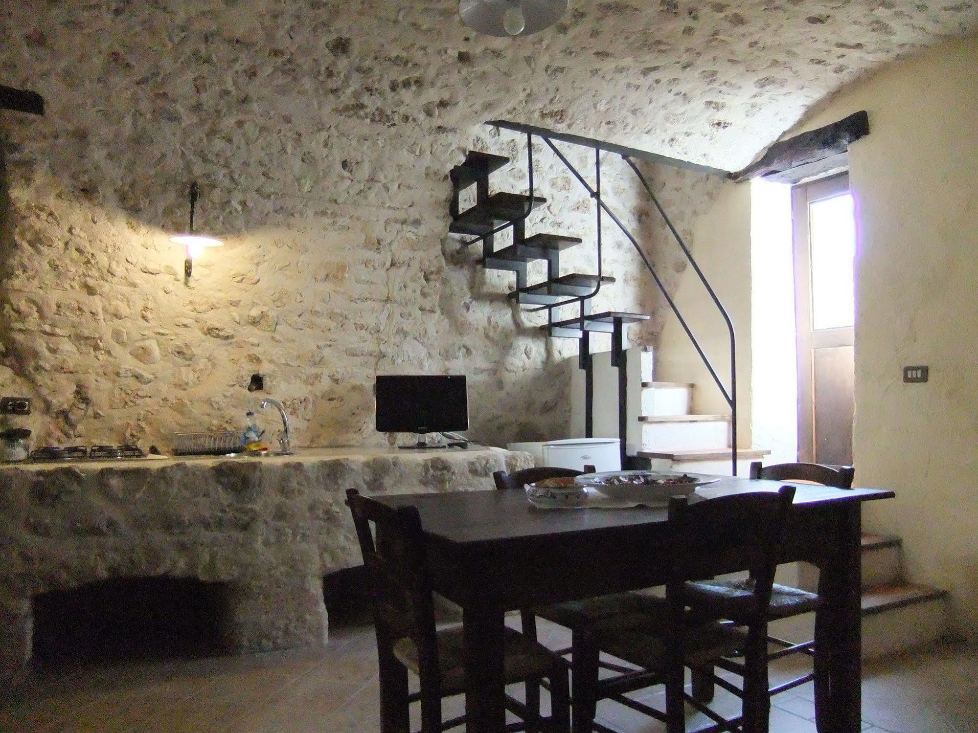Residenza La Torre Aparthotel Santo Stefano Di Sessanio Exteriör bild