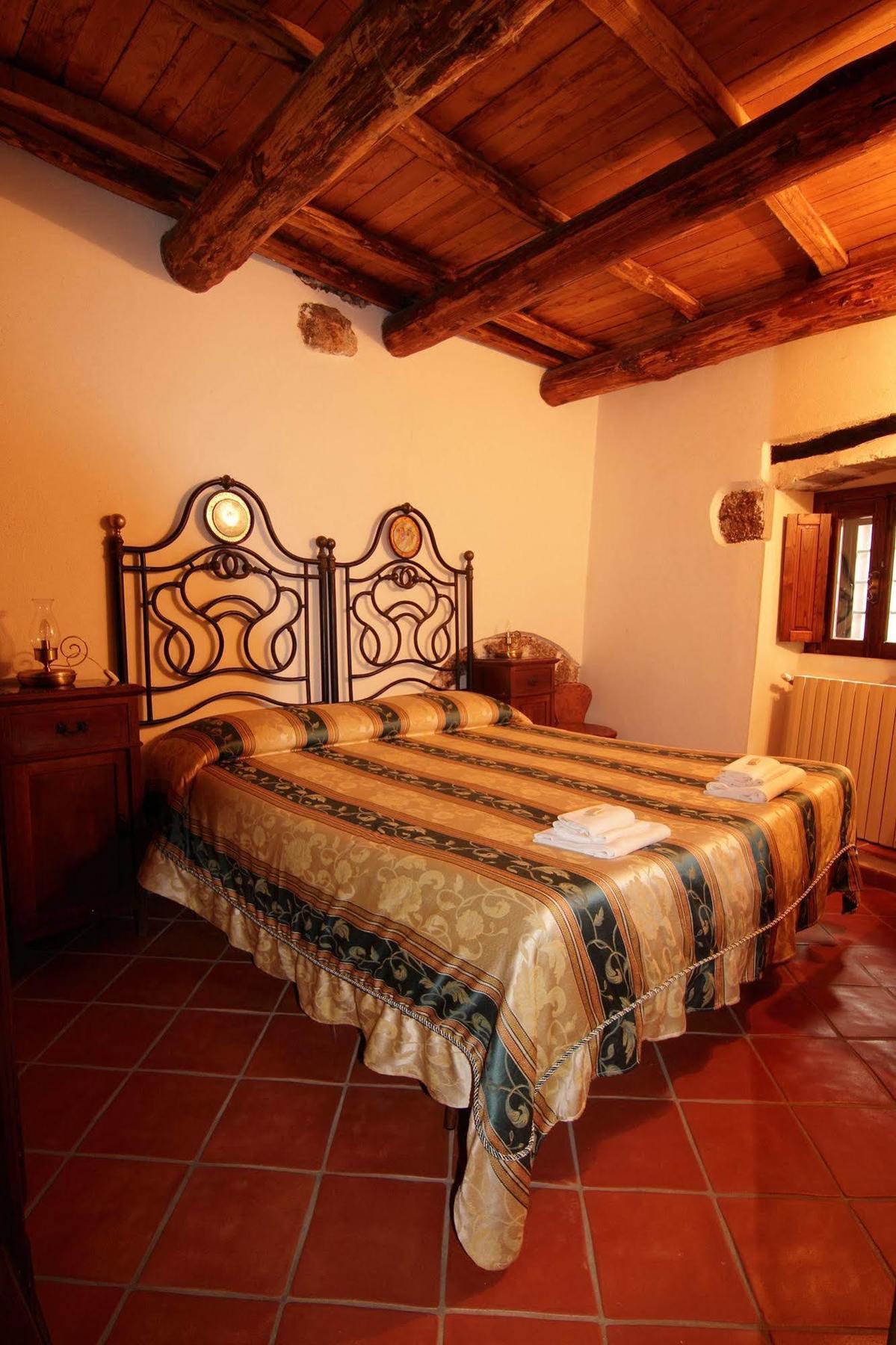 Residenza La Torre Aparthotel Santo Stefano Di Sessanio Exteriör bild