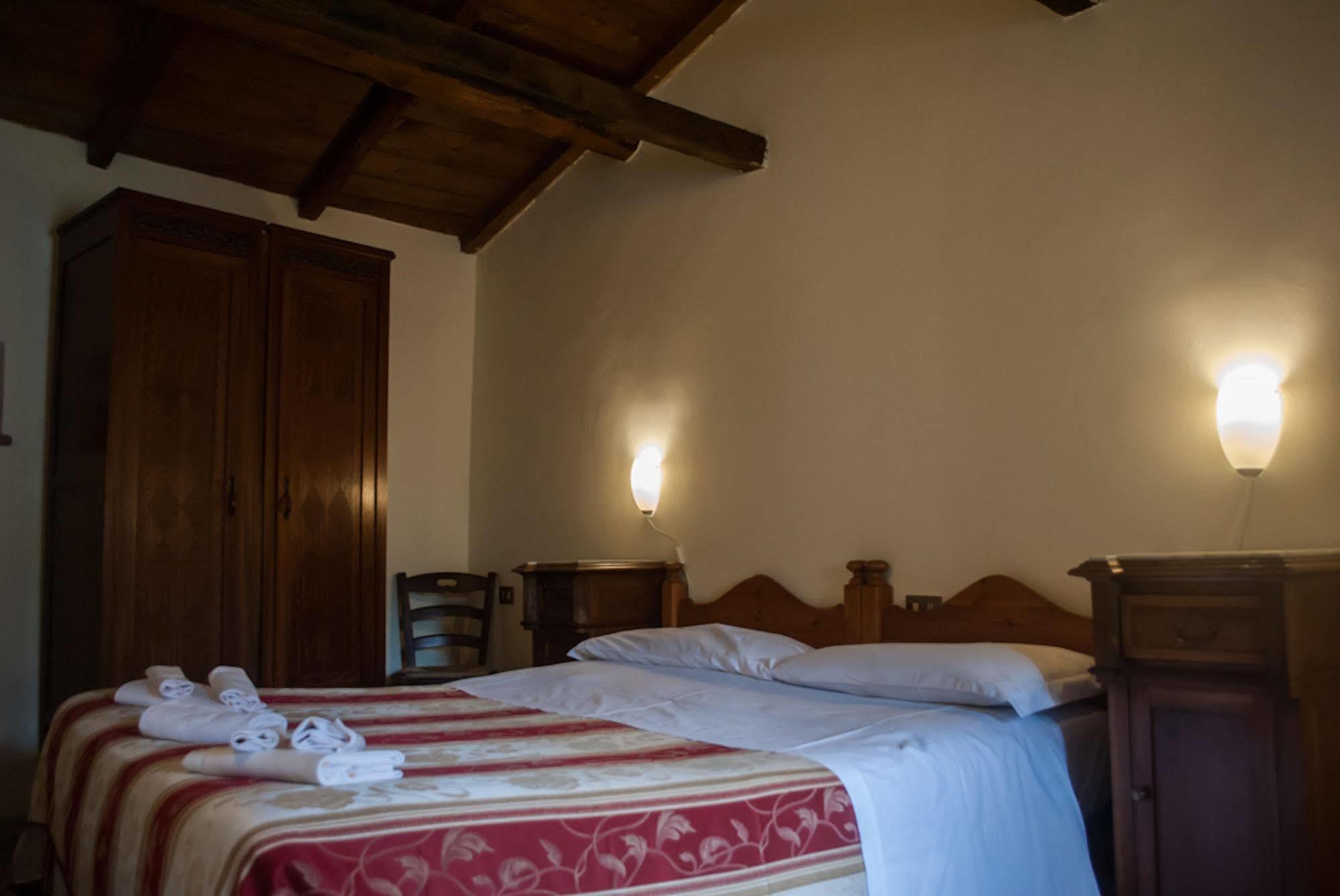 Residenza La Torre Aparthotel Santo Stefano Di Sessanio Exteriör bild