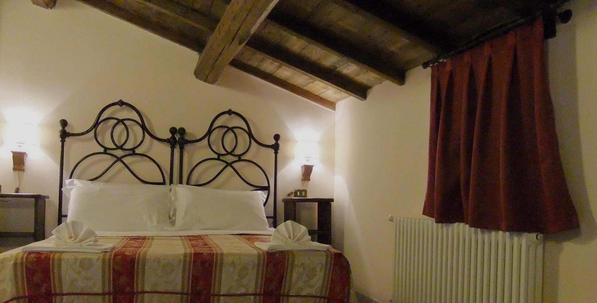Residenza La Torre Aparthotel Santo Stefano Di Sessanio Exteriör bild