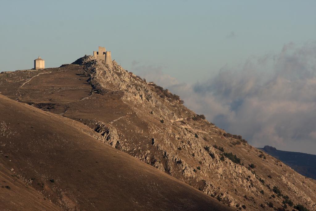 Residenza La Torre Aparthotel Santo Stefano Di Sessanio Exteriör bild